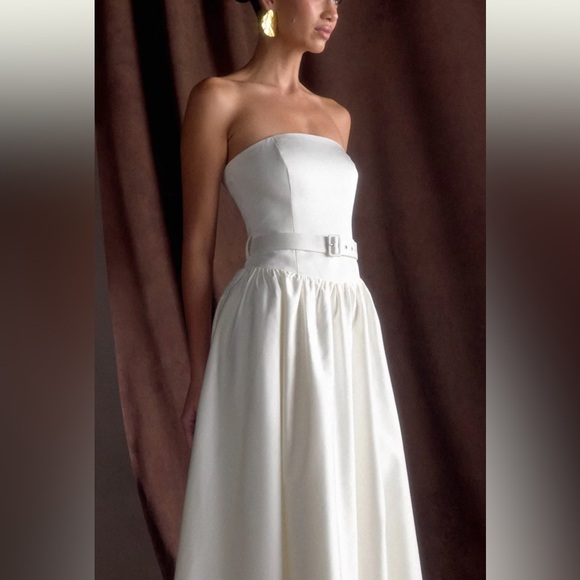 Strapless Belted Maxi Dress - White - Picture 2 of 4